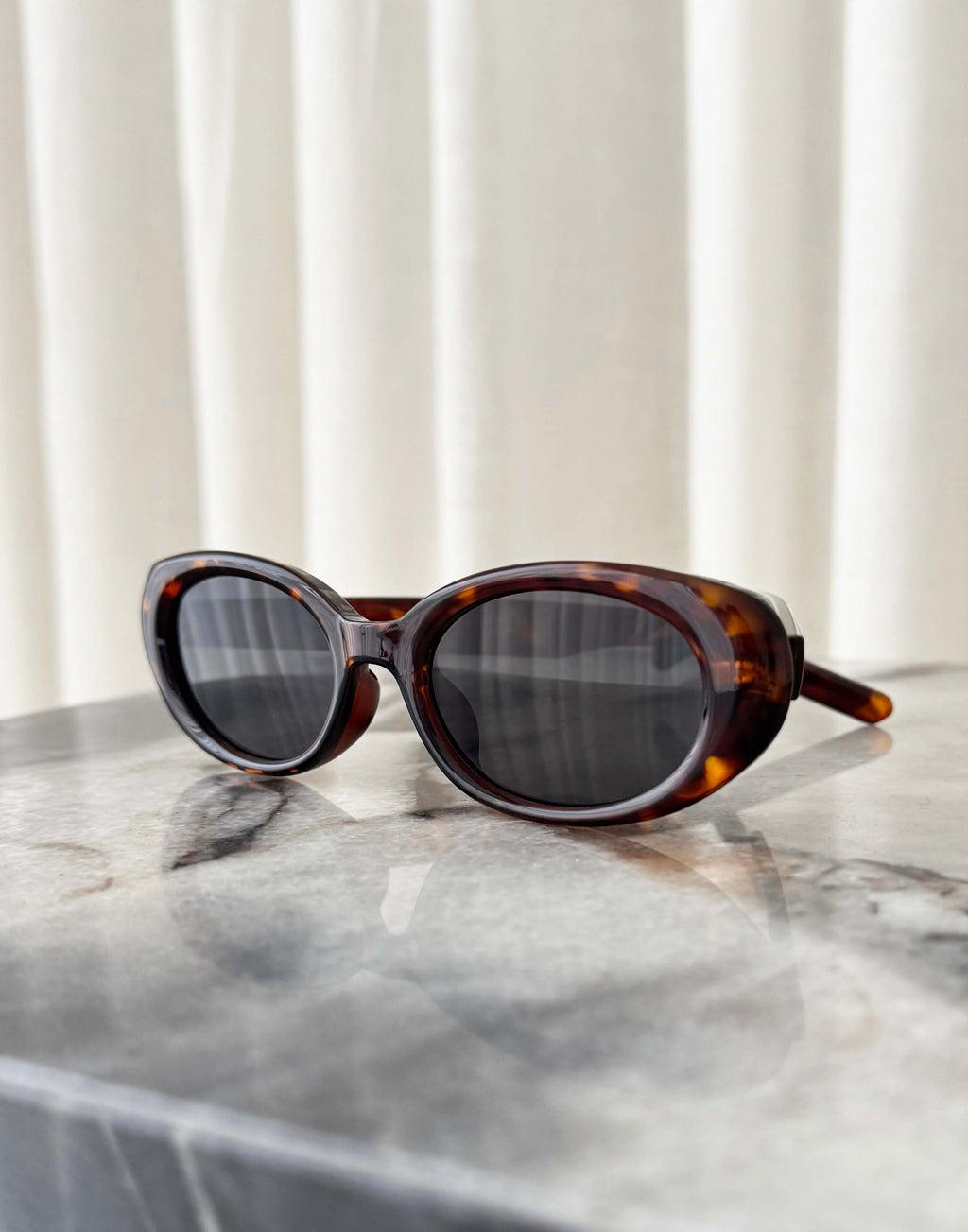Komono Molly Tortoiseshell Sunglasses With Case Molly Sahara – KOMONO main image 2