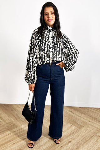 high-wasit-wide-leg-jeans-collared-button-down-shirt.png