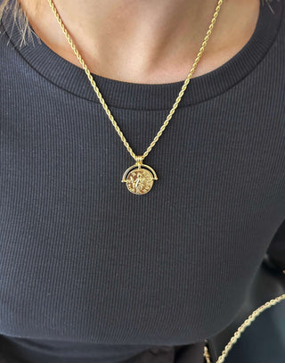 Lisa-Necklace-Rope-Chain-With-Disc-Necklace-Gold