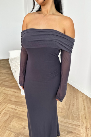 Off-The-Shoulder-Fitted-Midi