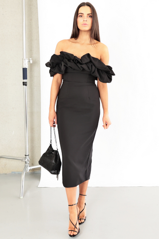 Off-The-Shoulder-Frill-Fitted-Midi.4