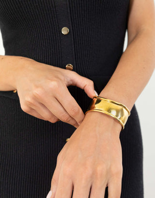  bethanie-bangle-metal-cuff-bangle-gold