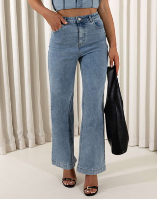 Denim high-waist straight jeans with removable belt and pockets