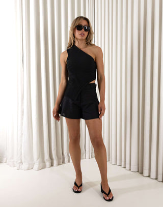 Black high waist ruffle hem shorts with detachable belt and front fly