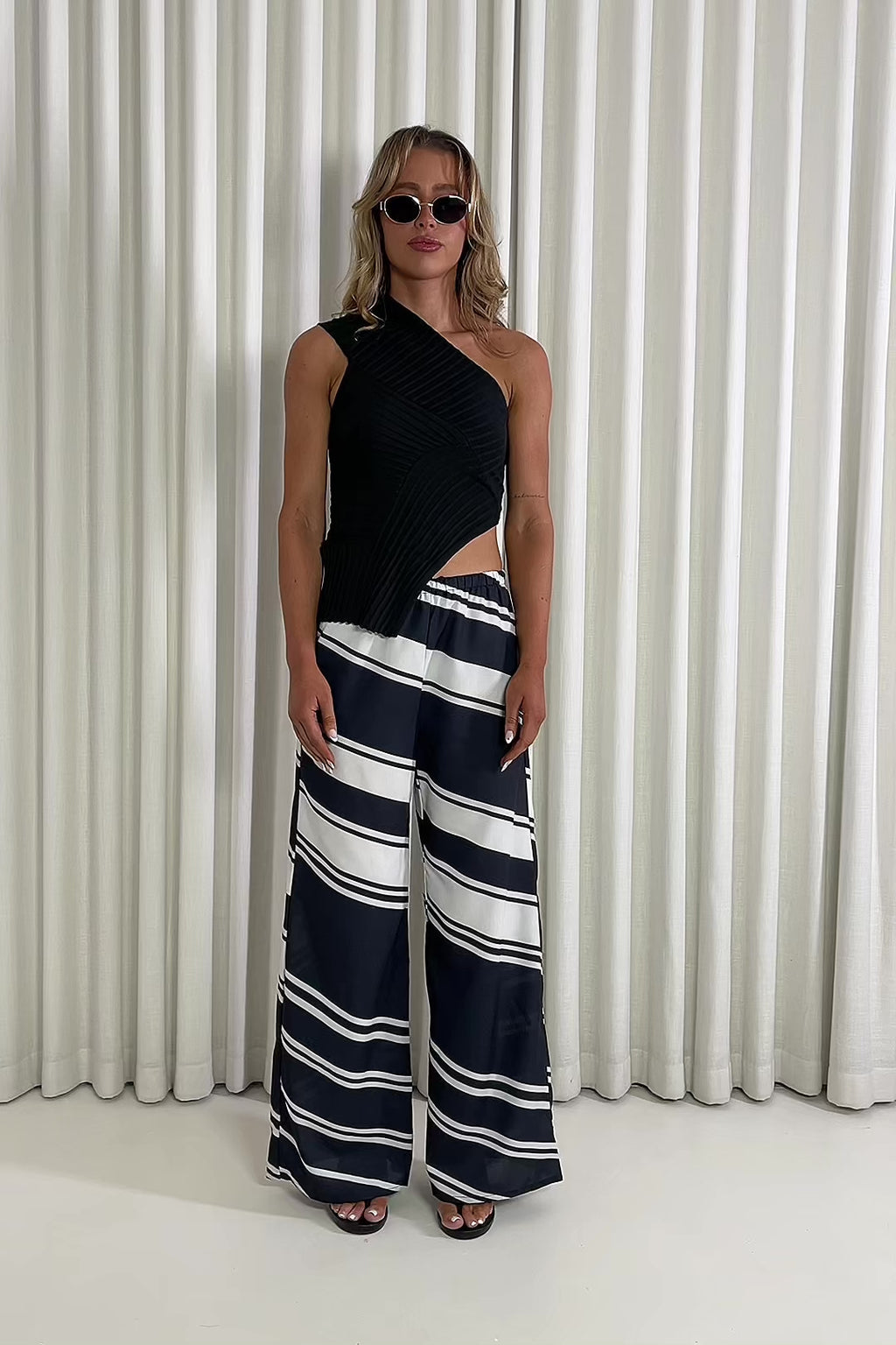High waisted relaxed stripe pants with drawstring and pockets