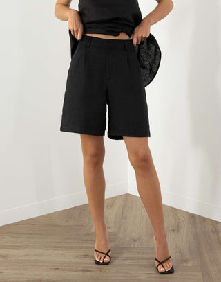 qualley-shorts-high-waist-bermuda-shorts-black